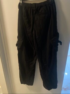 Forever 21 Black women’s Cargo Pants with Side Flap Pockets